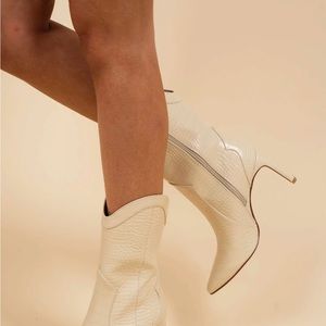 Chinese Laundry Forester Boots Cream